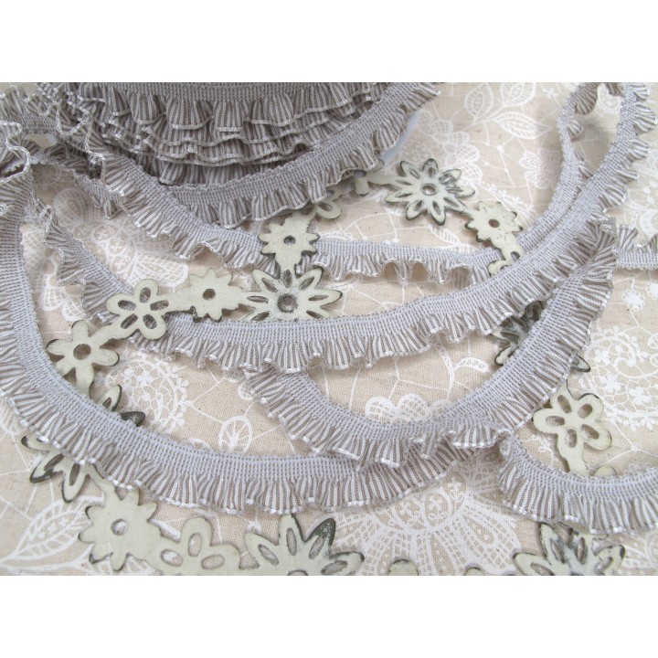 Rüschenband beige creme Streifen Borte Spitze Band Zierband Schmuckborte