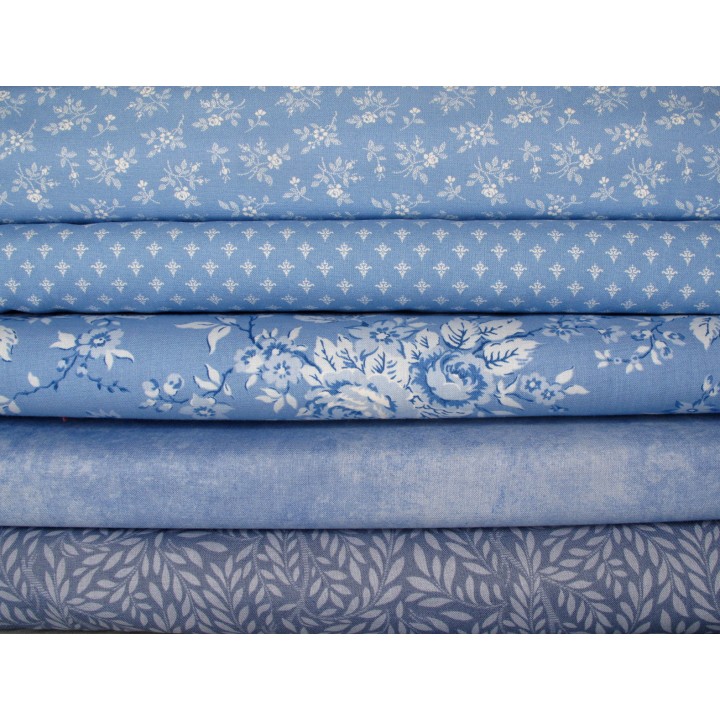 Patchwork Stoffpaket Blumen Rosen Blätter Baumwolle Stoffehellblau 75087