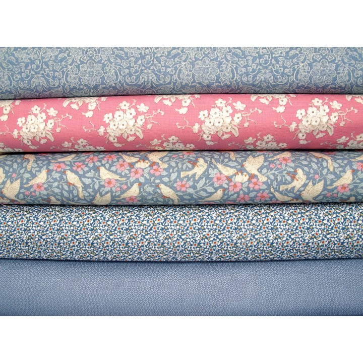 Tilda Stoffpaket Blumen Tauben Baumwolle Rosen Pastell rosa hellblau Vögel 75093