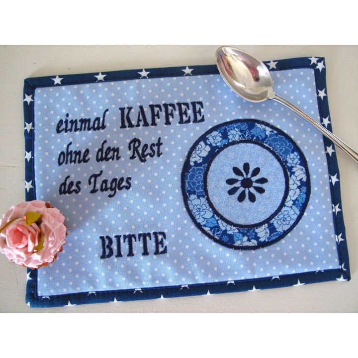 MugRug ein Untersetzer für die Kaffeetasse in blau