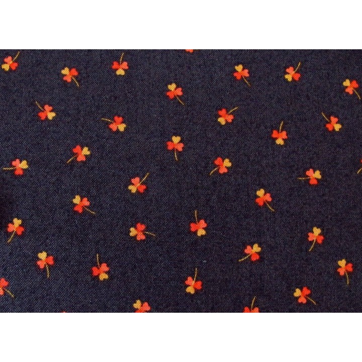 Designerstoff Kleeblatt braun Under The Oak Tree Quiltstoff